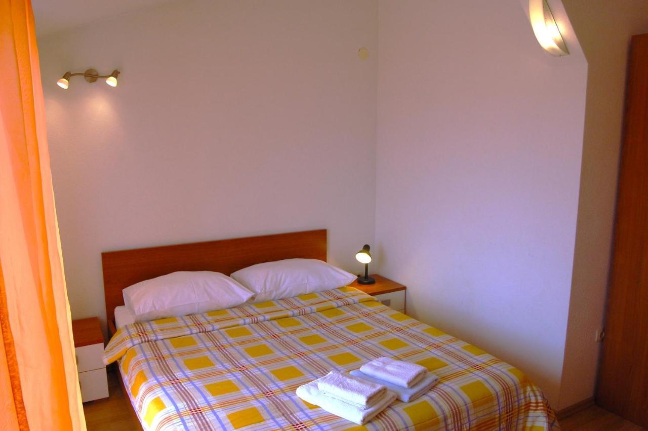 Apartments & Rooms Pierino Bol Eksteriør billede