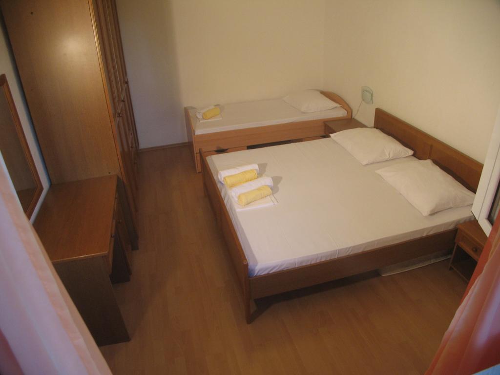 Apartments & Rooms Pierino Bol Eksteriør billede