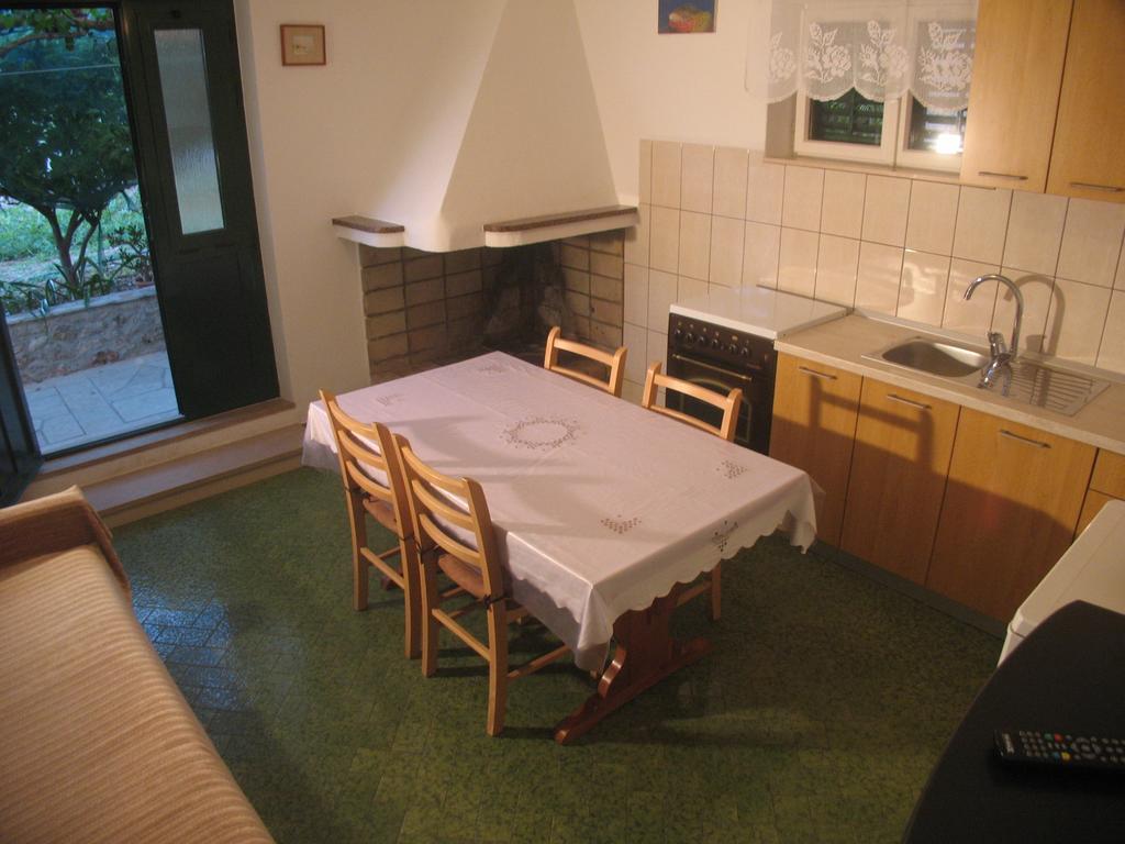Apartments & Rooms Pierino Bol Eksteriør billede